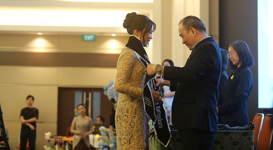 Thalia Karupukaro is the first female doctor of the Kamoro Tribe.